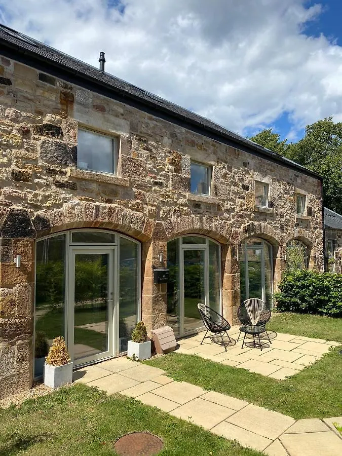 Luxurious 3 Bedroom Home With 2 Parking Spaces Edinburgh