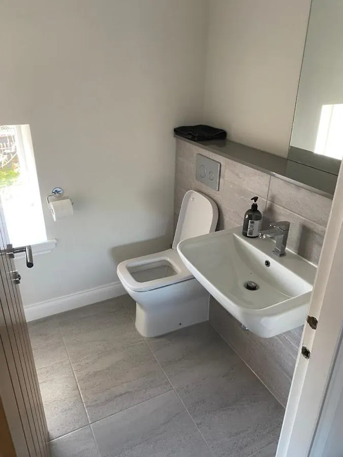 Luxurious 3 Bedroom Home With 2 Parking Spaces Edinburgh Großbritannien